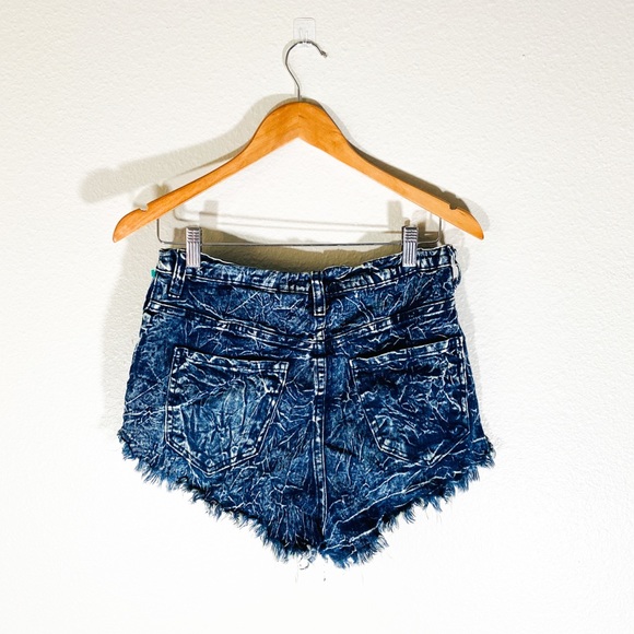 High waisted highly distressed shorts - Picture 6 of 8